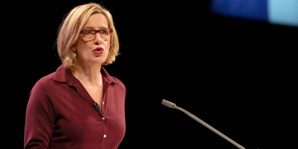 Πλήγμα για την Μέι: Παραιτήθηκε η υπουργός Εσωτερικών για σκάνδαλο με μετανάστες