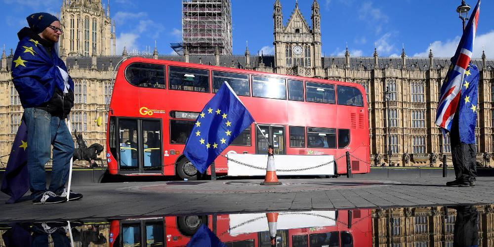 Αναζητούνται 100+25 δισ. ευρώ για να καλυφθεί η τρύπα από το Βrexit