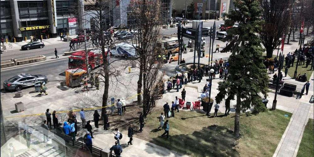 Πληροφορίες για νεκρούς και τραυματίες από το φορτηγάκι που έπεσε πάνω σε πεζούς στο Τορόντο