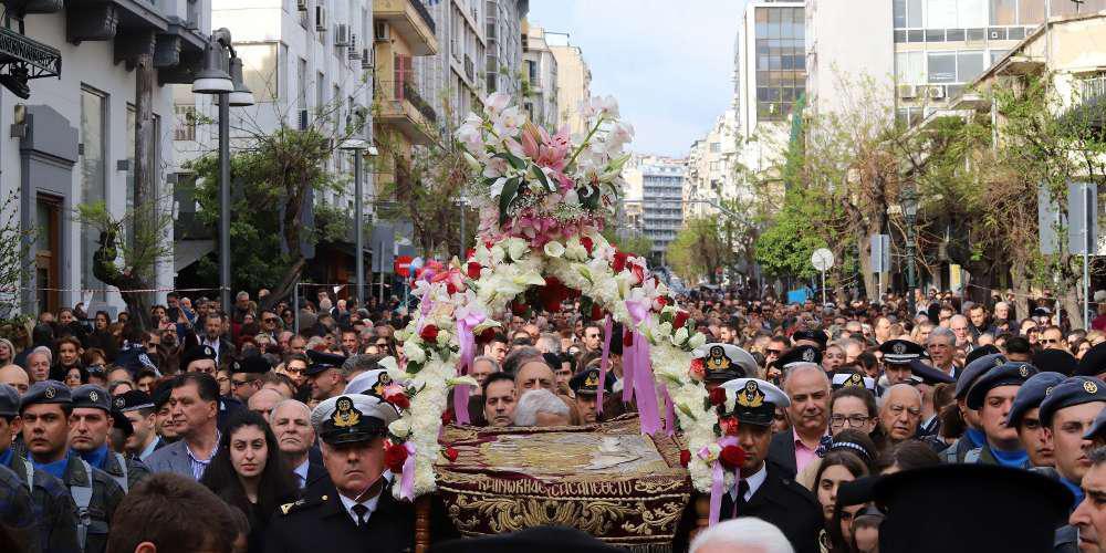 Επιτάφιος: Στα ύψη οι τιμές των λουλουδιών