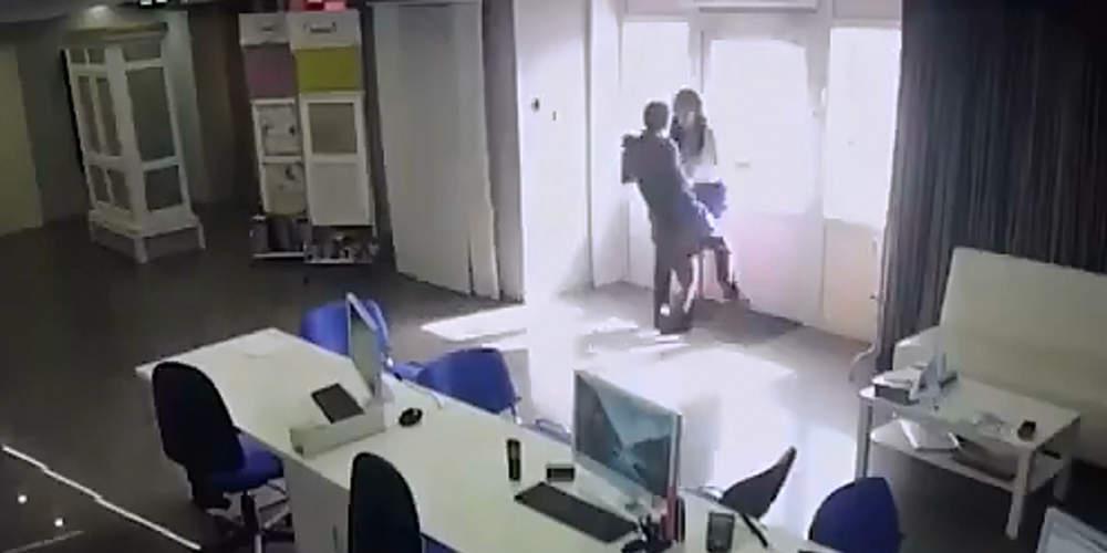 Βίντεο-σοκ: Η στιγμή που βιαστής επιτέθηκε σε 28χρονη που δούλευε!