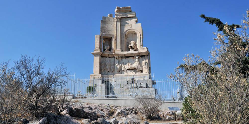 Αλλοδαποί επιτέθηκαν και τραυμάτισαν Ισπανό τουρίστα στου Φιλοπάππου