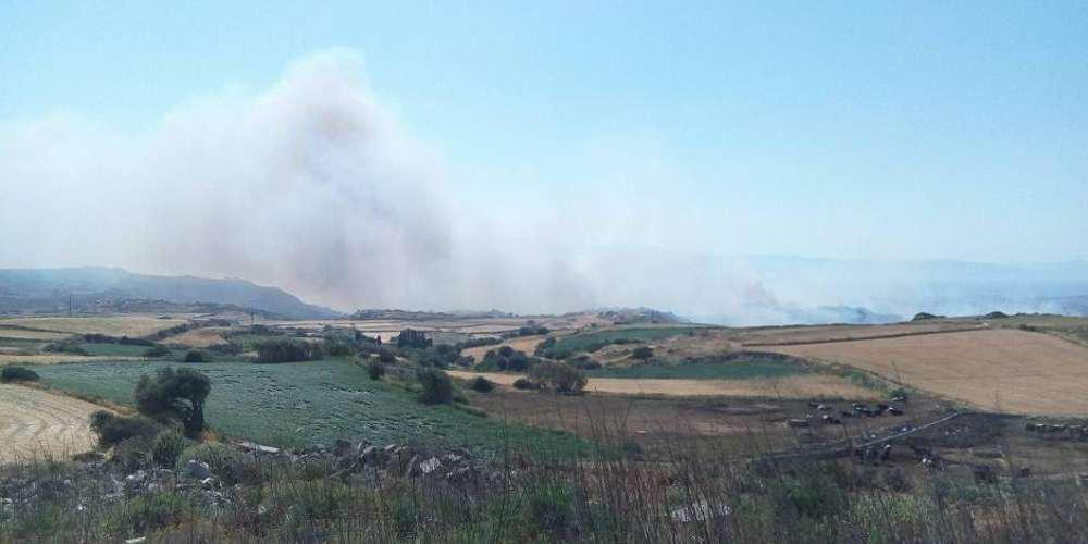 Φωτιά στη Νάξο: Ενισχύονται οι πυροσβεστικές δυνάμεις – 50 πυρκαγιές το τελευταίο 24ωρο σε όλη τη χώρα