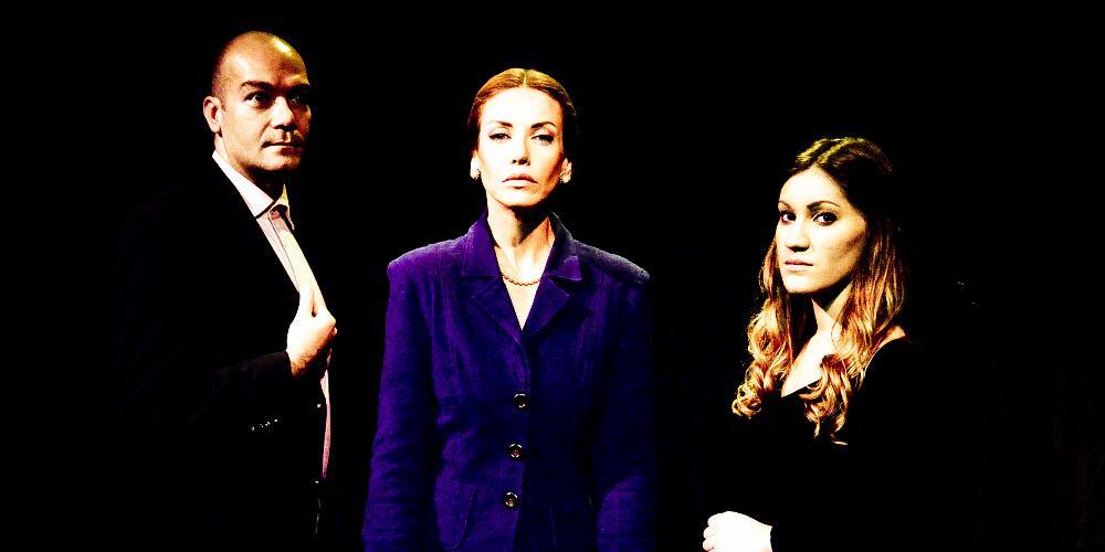 Η «Σιδηρά πρωθυπουργός» βγάζει γέλιο στην Πλάκα