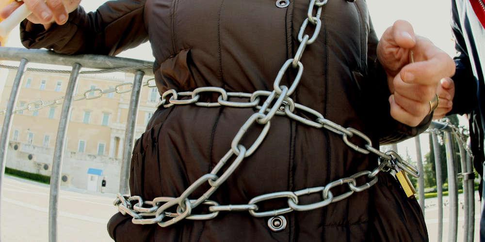 Ρεκόρ με 1.100 κατασχέσεις την ημέρα, αλλά τα χρέη αυξάνονται