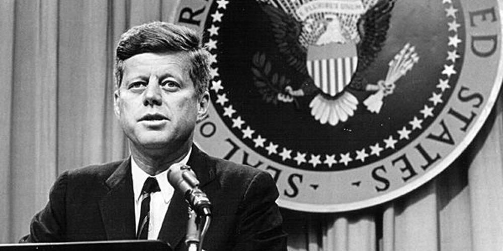 Τραμπ: Απόρρητα θα μείνουν έως το 2021 τα έγραφα για τη δολοφονία του Τ.Φ. Κένεντι