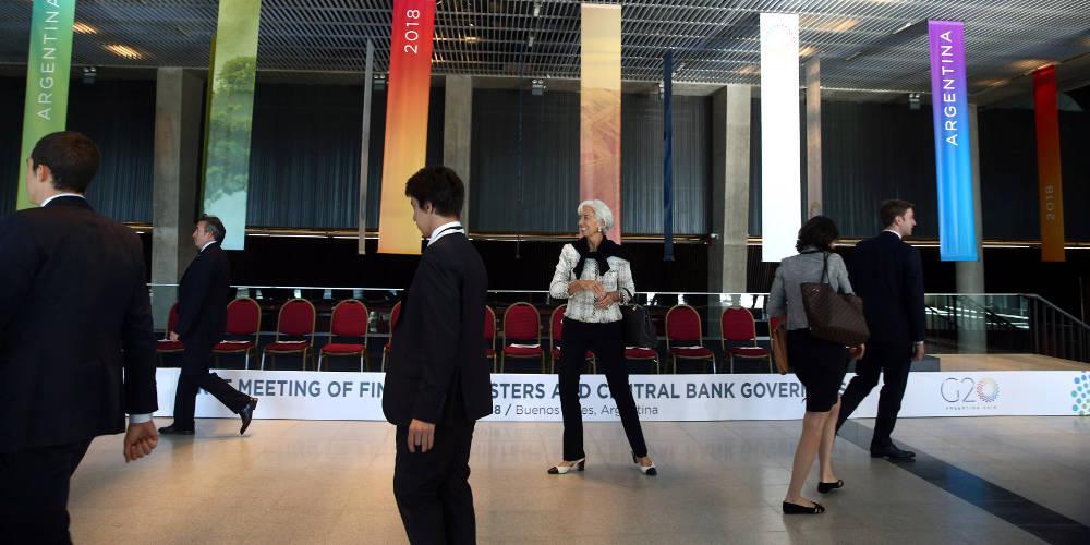 Πιέσεις για περικοπή σε αφορολόγητο και συντάξεις!