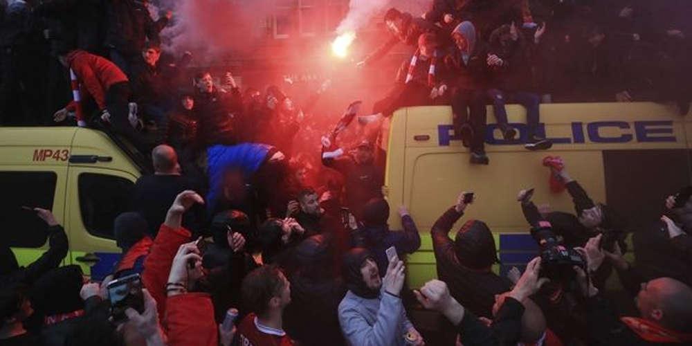 Χαροπαλεύει οπαδός της Λίβερπουλ μετά τα επεισόδια έξω από το Ανφιλντ [βίντεο]