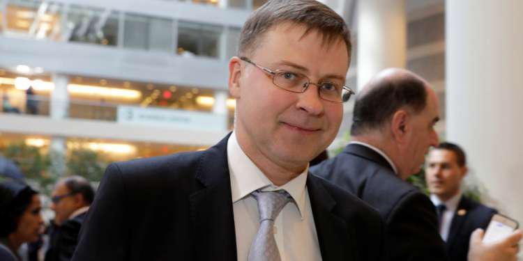 Ντομπρόβσκις: Κάνουμε προσπάθεια για συνολική συμφωνία στο Eurogroup