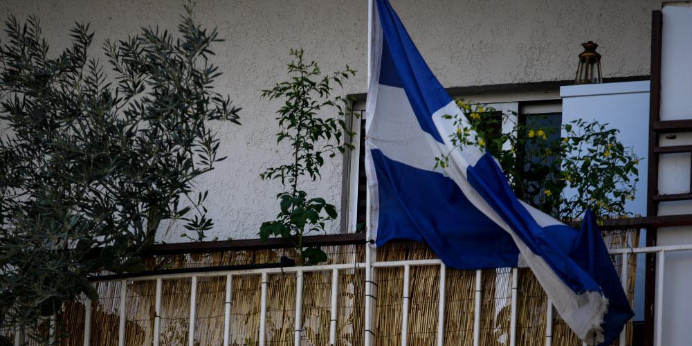 Θρήνος στο σπίτι του «φρουρού του Αιγαίου» Γιώργου Μπαλταδώρου στην Πετρούπολη [εικόνες & βίντεο]