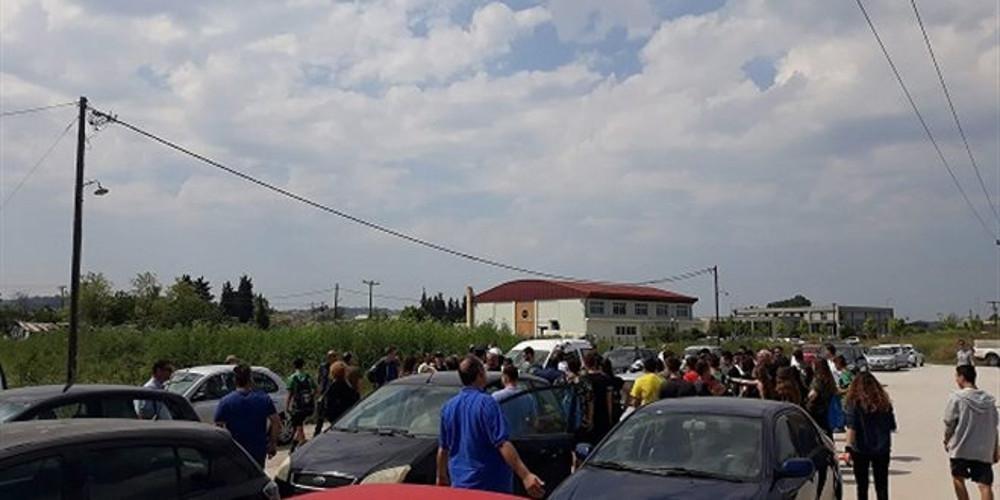 «Τις... έπαιξαν» οι γονείς σε αγώνα παιδικού πρωταθλήματος στη Μακεδονία!