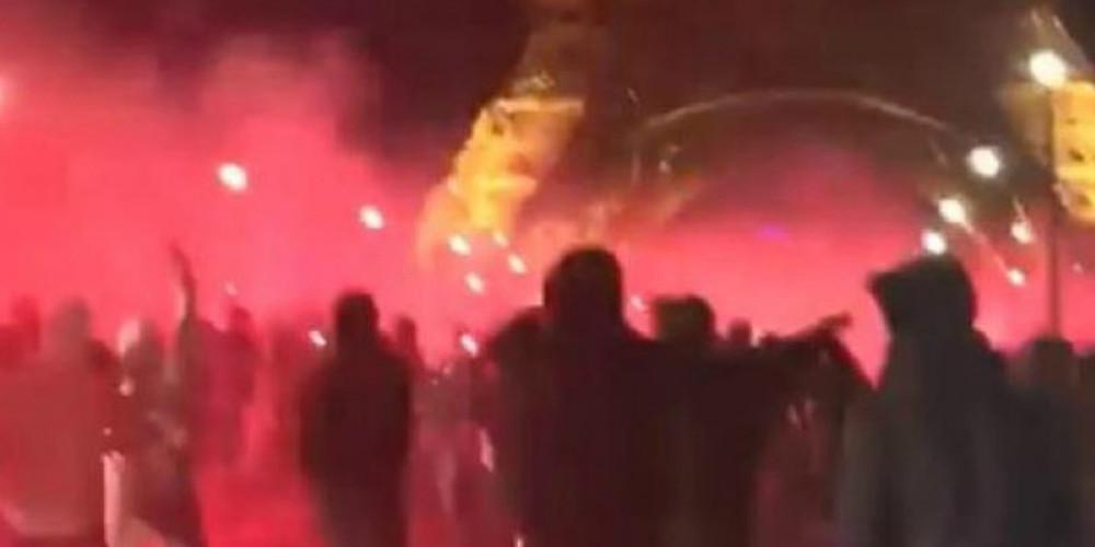«Κάηκε» ο Πύργος του Αϊφελ από τους οπαδούς της Παρί [βίντεο]