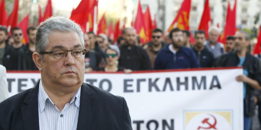 Χάος στο κέντρο της Αθήνας από πορεία του ΚΚΕ στην αμερικανική πρεσβεία