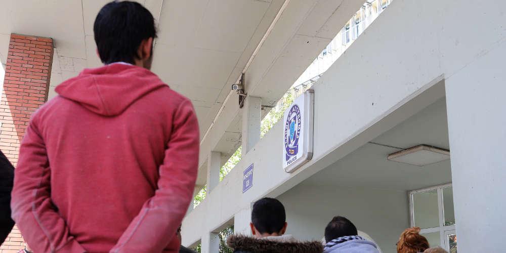 Σε απόγνωση οι κάτοικοι στα Βίλια: «Δεν είμαστε ρατσιστές και ούτε θα γίνουμε»