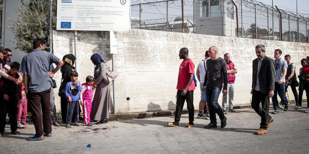 Υπεράριθμοι οι πρόσφυγες στις δομές των Ενόπλων Δυνάμεων