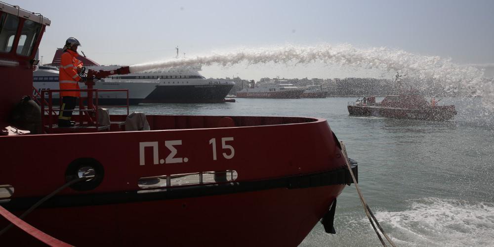 Πυρκαγιά σε σκάφος αναψυχής στο Φλοίσβο