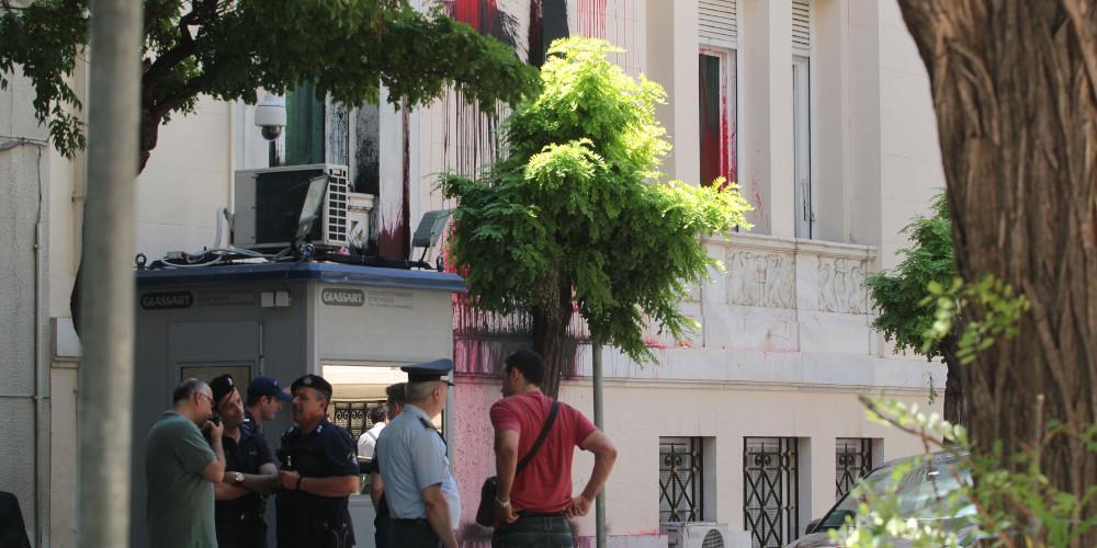 Επίθεση Ρουβίκωνα στο τουρκικό προξενείο της Αθήνας με μπογιές