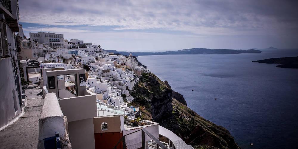 Τραγωδία στην Σαντορίνη με δύο νεκρούς – Έπεσαν με γουρούνα σε χαράδρα