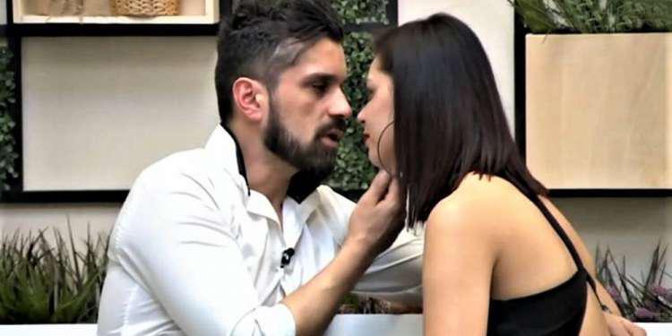 Έπος: Ο Μητσικώστας μιμείται το «σκάσε, βούλωστο» του Power of Love [βίντεο]