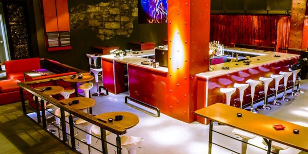 Πήγαν για επιδιόρθωση κι έπεσαν πάνω σε... όργιο swingers! [εικόνες]