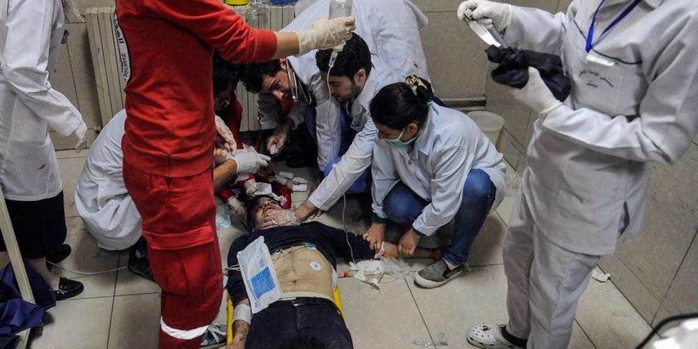 Φρίκη στη Συρία: Επίθεση με χημικά σε παιδιά – Δεκάδες οι νεκροί [σκληρές εικόνες]