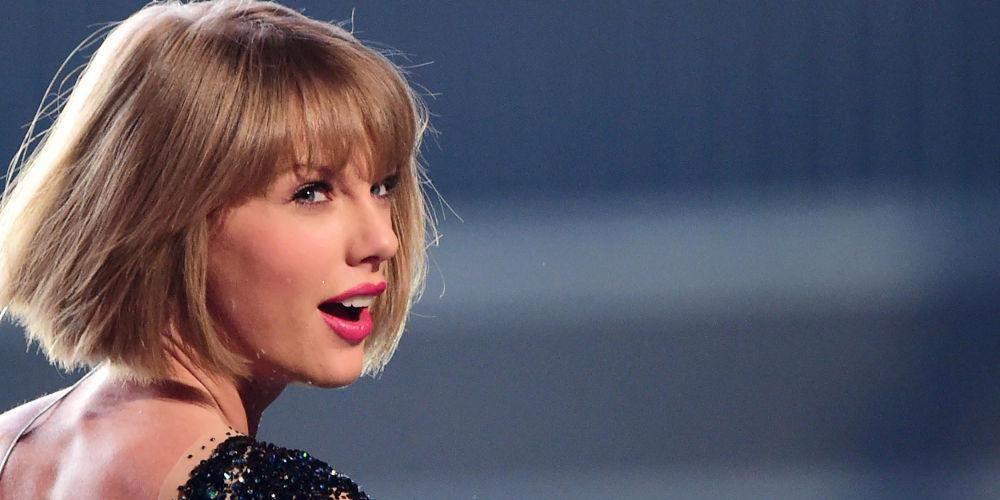Από «ακτίνες λέιζερ» περνούσε τους θαυμαστές της η Τέιλορ Σουίφτ