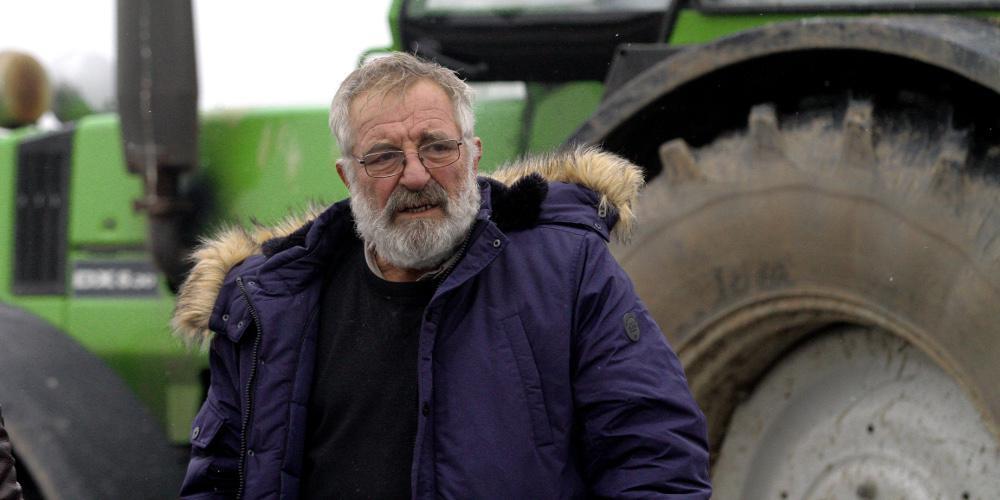 Στην ΜΕΘ νοσηλεύεται ο Βαγγέλης Μπούτας που καταπλακώθηκε από το τρακτέρ