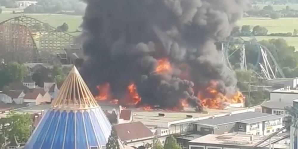 Φωτιά σε θεματικό πάρκο στην Γερμανία - Πανικός στους επισκέπτες [βίντεο]