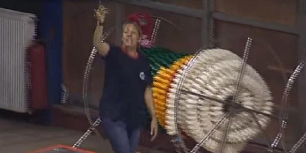 Χειρονομία από Καμμένου και τραυματισμός της από αντικείμενα για την Αλεξία Κεμμένου [βίντεο]