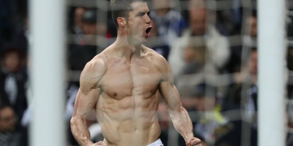 Ο Κριστιάνο Ρονάλντο φωτογραφίζεται με εσώρουχα ως σούπερ ήρωας [εικόνες]