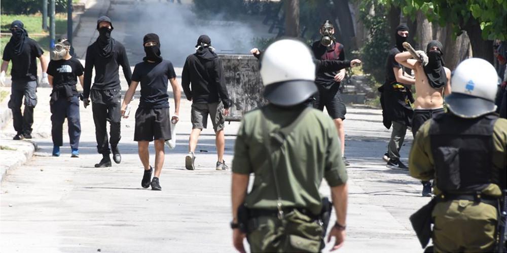 Επεισόδια στο Πολυτεχνείο - Χρήση χημικών από τα ΜΑΤ