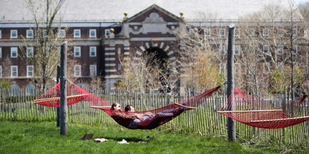 Απίστευτο: Γονείς στις ΗΠΑ μήνυσαν τον 30χρονο γιο τους για να φύγει, από το σπίτι