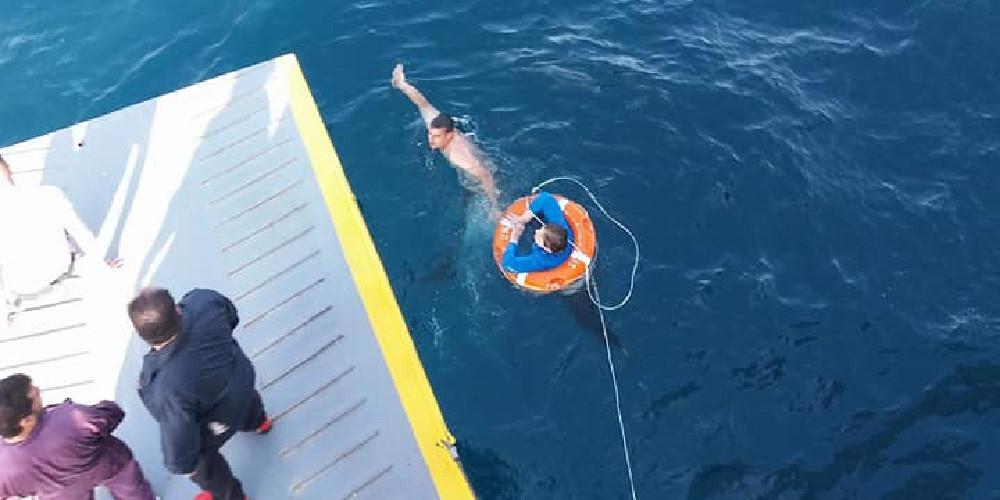 Καρέ καρέ η διάσωση γυναίκας από το «Άγιος Νεκτάριος Αίγινας» [εικόνες]