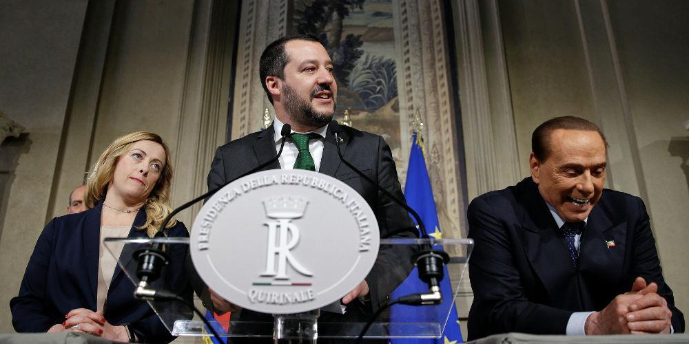 Ο Σαλβίνι διαψεύδει τον Ζεεχόφερ: Δεν έχω υπογράψει τη συμφωνία για το μεταναστευτικό