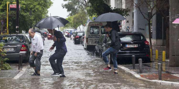 Καιρός: «Ανοίγουν οι ουρανοί» από το μεσημέρι - Ισχυρές βροχές και καταιγίδες