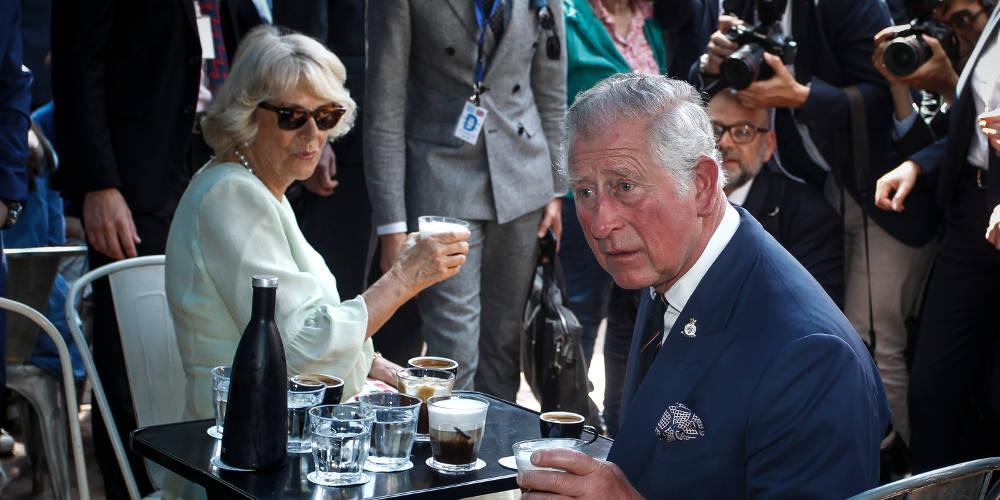 Κάρολος και Καμίλα στην Αθήνα: Λουκουμάδες, Καπνικαρέα και πολλές χειραψίες