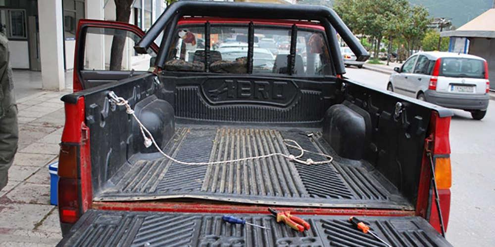 Σοκ: Τρικαλινός έδεσε το παιδί του στην καρότσα και το έσερνε στον δρόμο