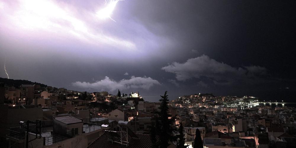 Καιρός Καιρός: Προσοχή τις επόμενες ώρες - Θα χτυπήσουν θερμικές καταιγίδες