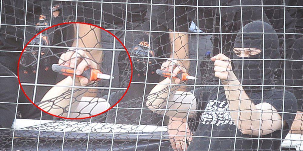 Αστυνομικά μέτρα για κλάματα: Oπαδός με κόφτη στην εξέδρα για τα κάγκελα! [εικόνες]