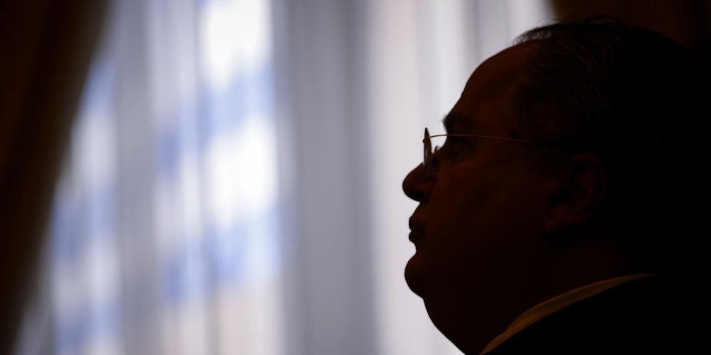 Το παρασκήνιο της παραίτησης Κοτζιά - Οι «βόμβες» και οι απειλές Τσίπρα