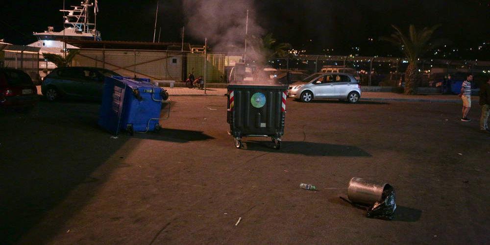 Ερημη πόλη, μαύρες σημαίες, άδειοι δρόμοι…