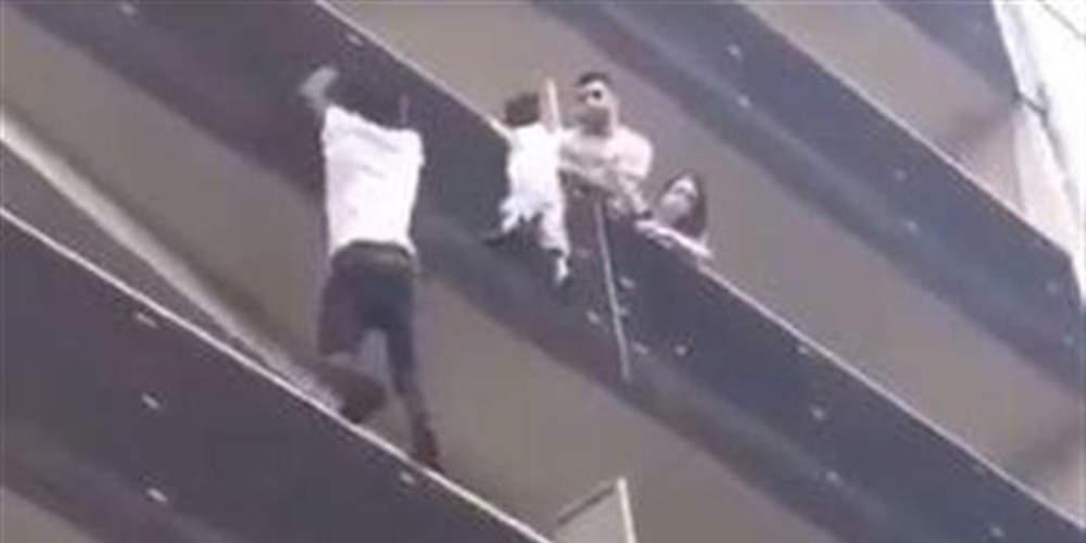 Στην Πυροσβεστική ο μετανάστης που έσωσε παιδί από μπαλκόνι στην Γαλλία