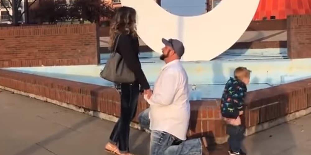 Απίστευτο βίντεο: Τρίχρονος διαλύει την πρόταση γάμου του πατέρα του και γίνεται viral