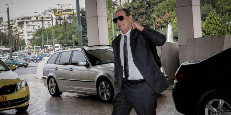 Ο Σταθάκης εκτέθηκε από τον Ε.Τ. της Κυριακής και ακυρώνει τα πρόστιμα για πολεοδομικές παραβάσεις στο Μάτι