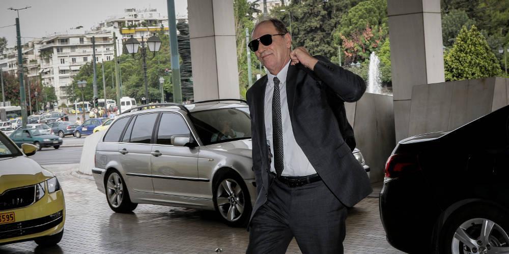 Ο Σταθάκης εκτέθηκε από τον Ε.Τ. της Κυριακής και ακυρώνει τα πρόστιμα για πολεοδομικές παραβάσεις στο Μάτι