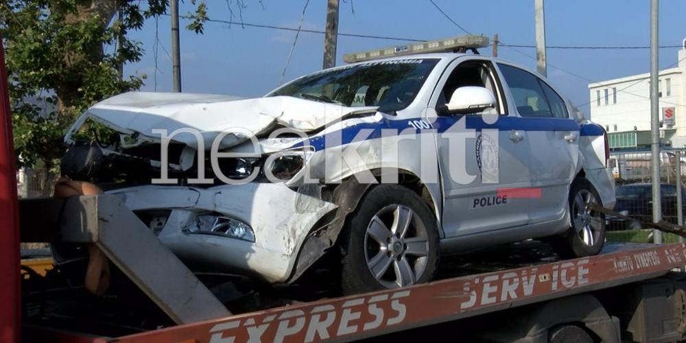 Τροχαίο με περιπολικό της αστυνομίας που πέρασε με κόκκινο [βίντεο]