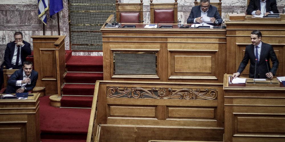 ΝΔ: Οι ένοικοι του Μαξίμου συνειδητοποιούν ότι καταρρέουν και είναι σε πανικό