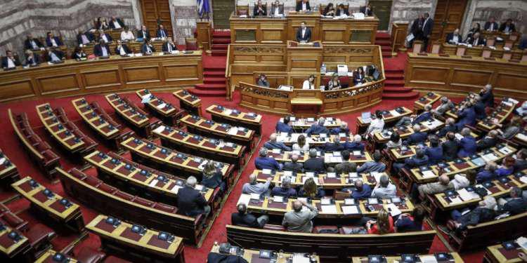 Στις 12.00 η προ ημερησίας διατάξεως συζήτηση στη Βουλή για την οικονομία