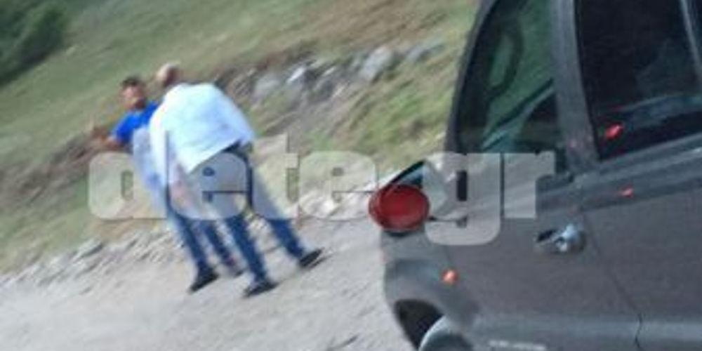 Η στιγμή που παραδίδεται ο δολοφόνος της 13χρονης στην Άμφισσα [βίντεο]