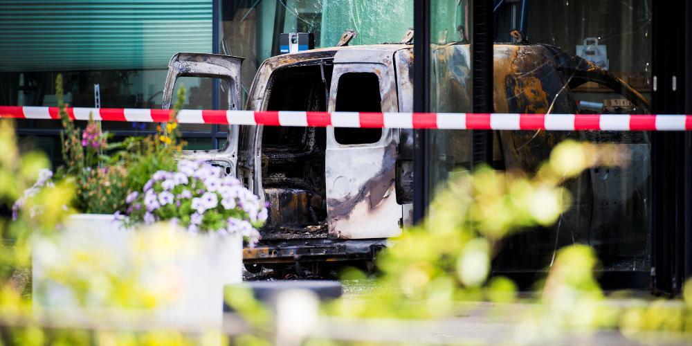 Φορτηγάκι έπεσε στο κτίριο που στεγάζει την De Telegraaf στο Άμστερνταμ